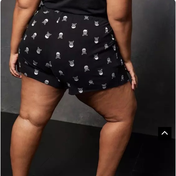 🆕 ☠️ LOVESICK SKULL EMBROIDERED SHORTS ☠️🏴‍☠️ - Picture 4 of 6